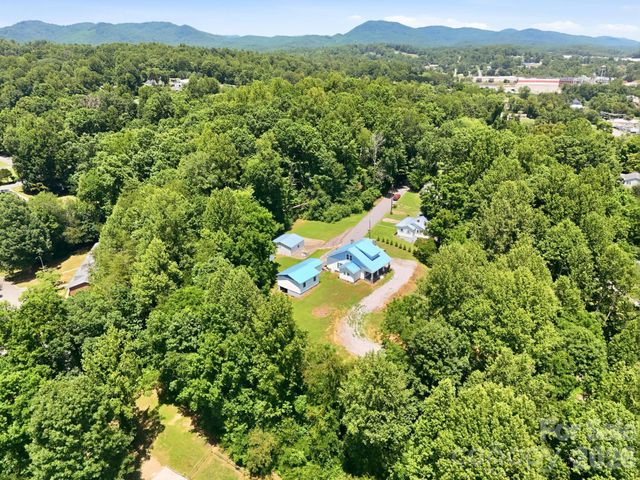 1231 Caldwell Place NW, Lenoir, NC 28645