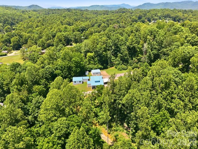 1231 Caldwell Place NW, Lenoir, NC 28645