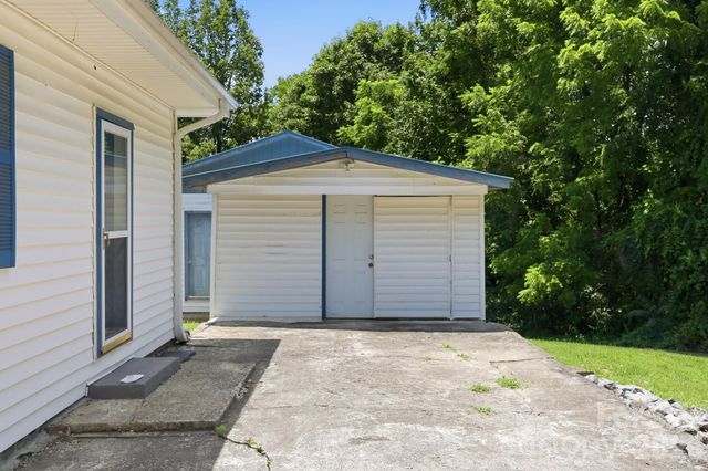 1231 Caldwell Place NW, Lenoir, NC 28645