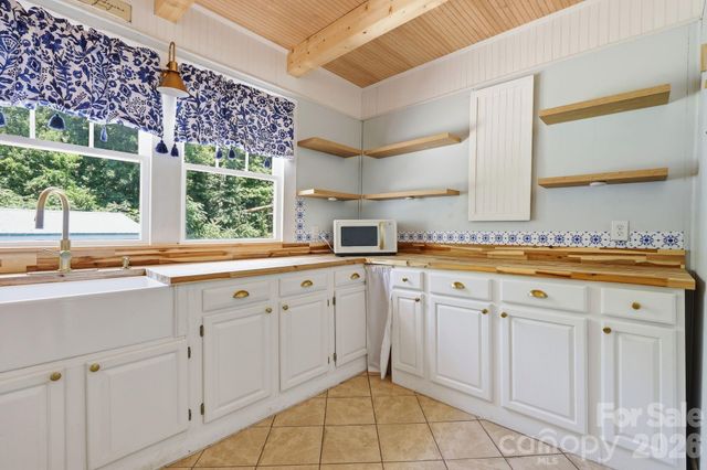 1231 Caldwell Place NW, Lenoir, NC 28645