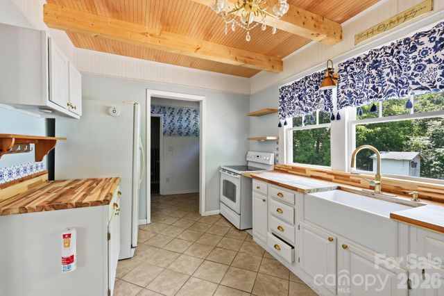1231 Caldwell Place NW, Lenoir, NC 28645