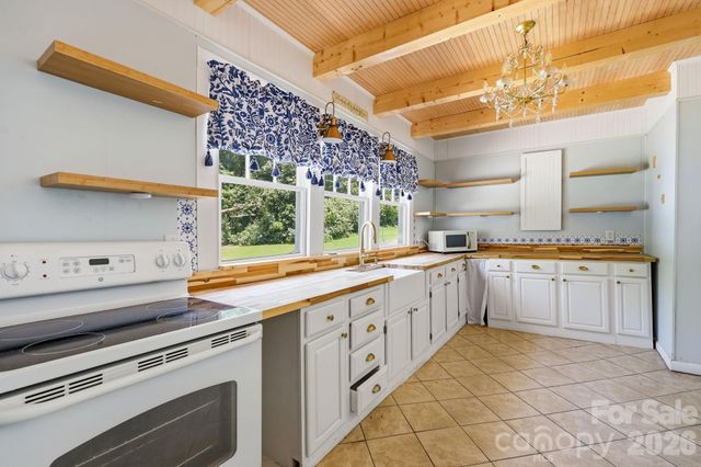 1231 Caldwell Place NW, Lenoir, NC 28645
