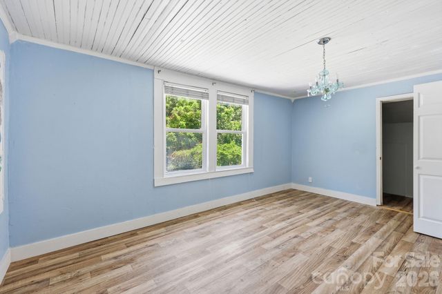 1231 Caldwell Place NW, Lenoir, NC 28645