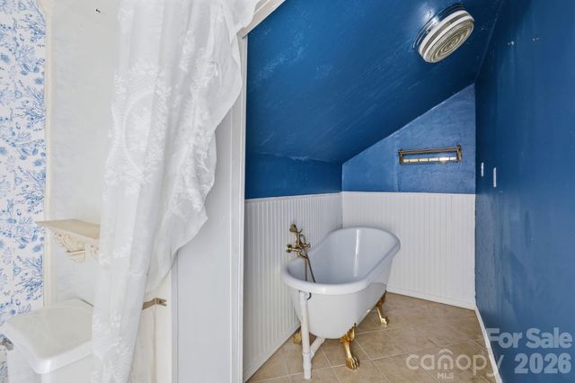 1231 Caldwell Place NW, Lenoir, NC 28645