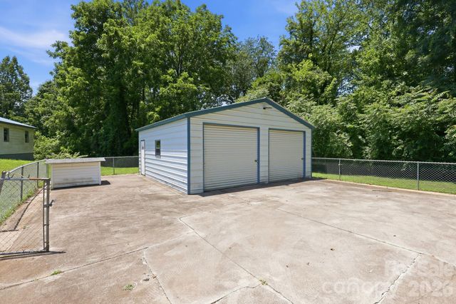 1231 Caldwell Place NW, Lenoir, NC 28645
