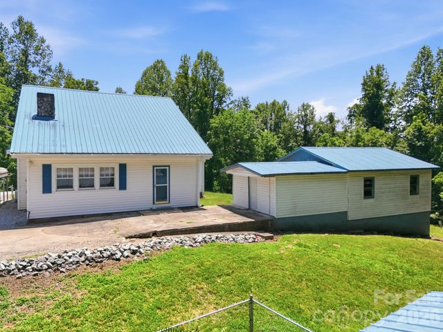 1231 Caldwell Place NW, Lenoir, NC 28645