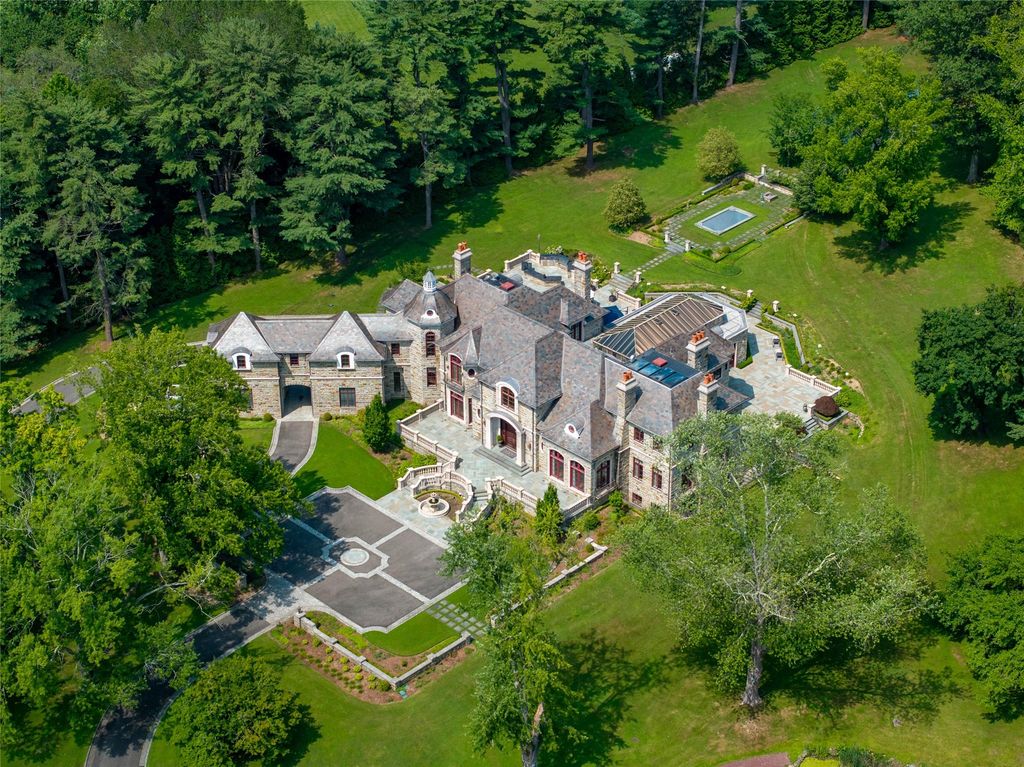 102 Horseshoe Road, Mill Neck, NY 11765