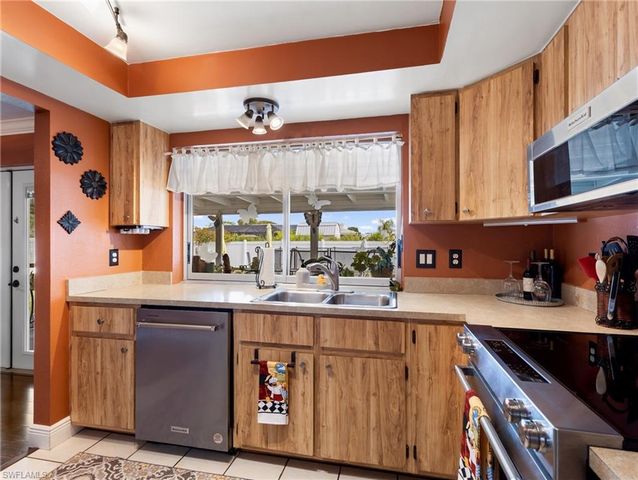 1685 N Hermitage RD, Fort Myers, FL 33919
