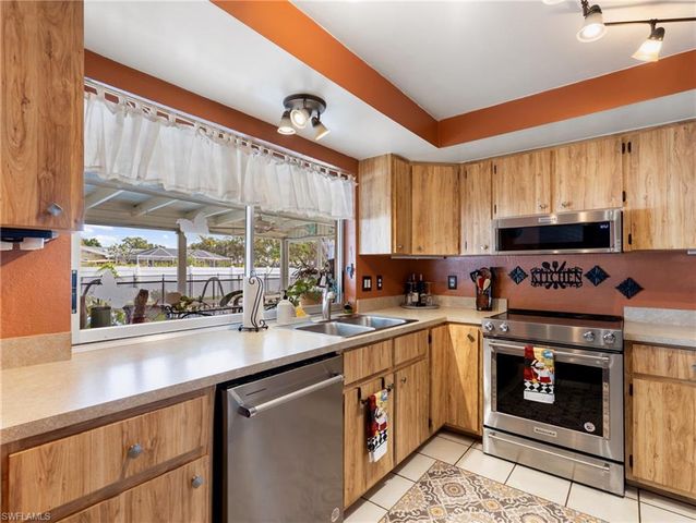 1685 N Hermitage RD, Fort Myers, FL 33919
