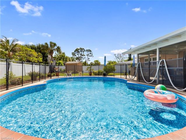 1685 N Hermitage RD, Fort Myers, FL 33919