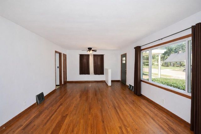 2618 James BOULEVARD, Racine, WI 53403