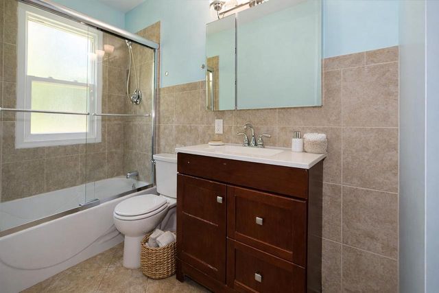 2618 James BOULEVARD, Racine, WI 53403