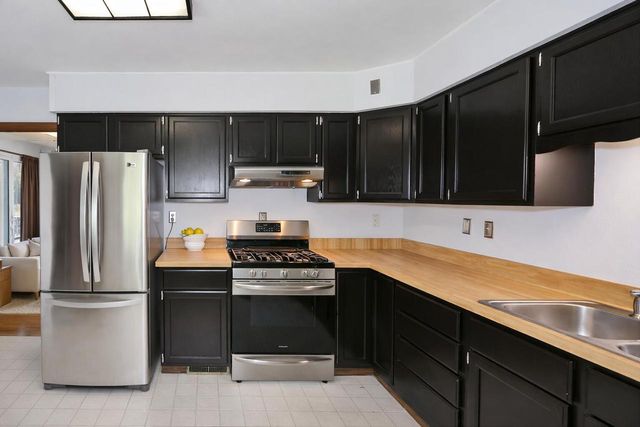 2618 James BOULEVARD, Racine, WI 53403