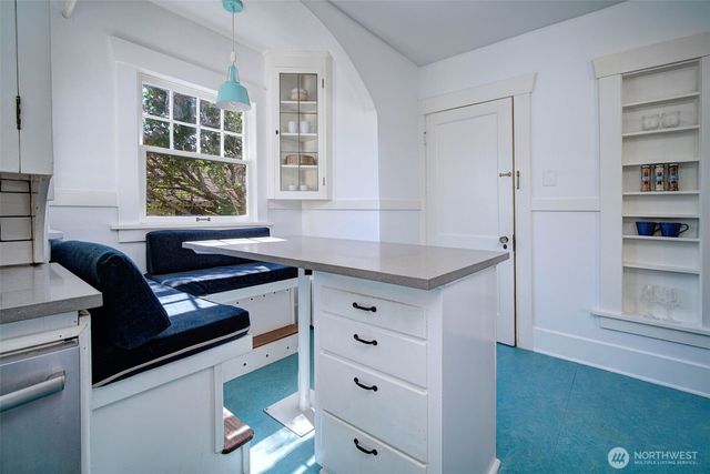 511 N 76th Street, Seattle, WA 98103