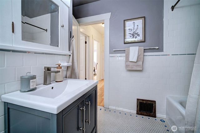 511 N 76th Street, Seattle, WA 98103