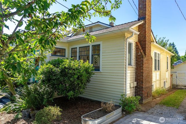 511 N 76th Street, Seattle, WA 98103