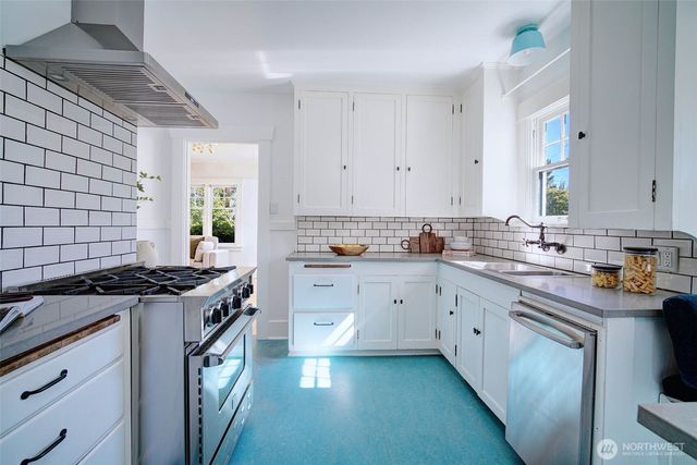 511 N 76th Street, Seattle, WA 98103
