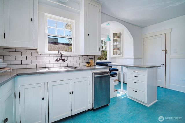 511 N 76th Street, Seattle, WA 98103