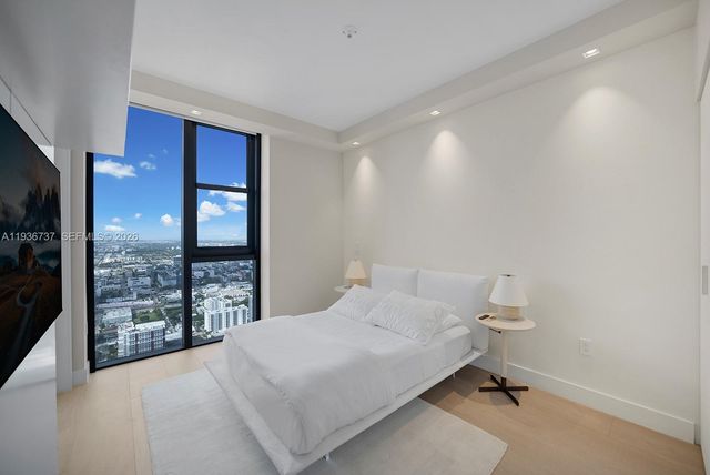 700 NE 24th St 5207, Miami, FL 33137