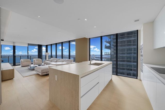 700 NE 24th St 5207, Miami, FL 33137