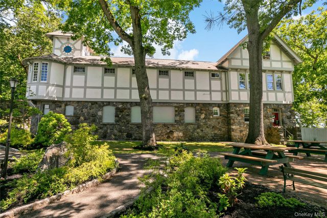 402 Carrollwood Drive, Tarrytown, NY 10591