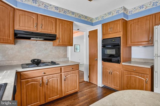 410 QUEEN ANNE RD, Cherry Hill, NJ 08003