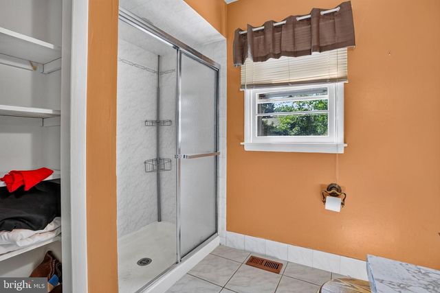 410 QUEEN ANNE RD, Cherry Hill, NJ 08003