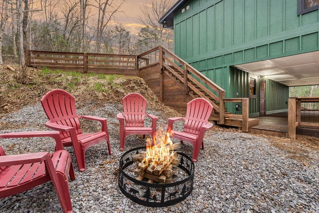 307 Ross Road, Mineral Bluff, GA 30559