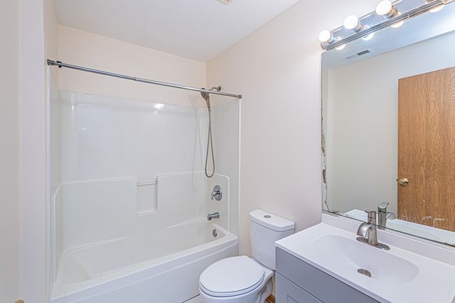 2423 W Madison Street 1, Chicago, IL 60612