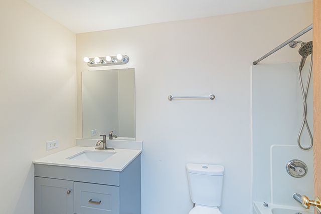 2423 W Madison Street 1, Chicago, IL 60612