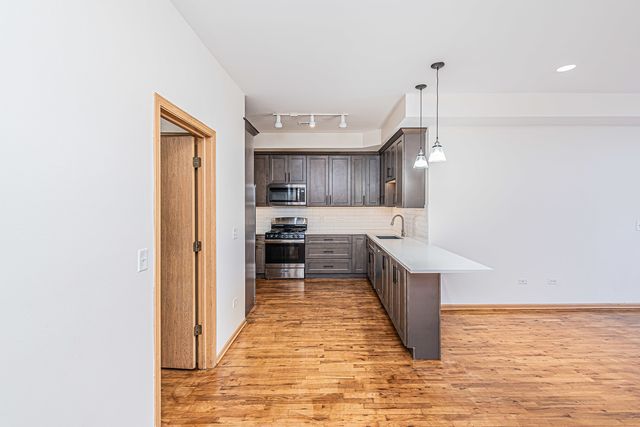 2423 W Madison Street 1, Chicago, IL 60612