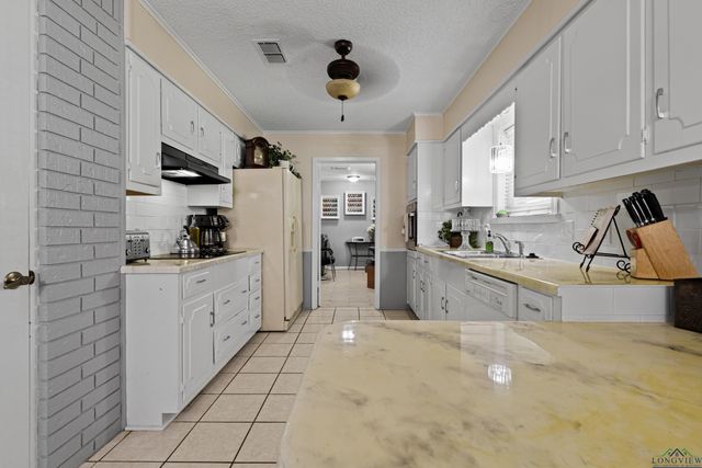 2905 Clendenen Ln, Longview, TX 75605