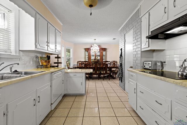 2905 Clendenen Ln, Longview, TX 75605