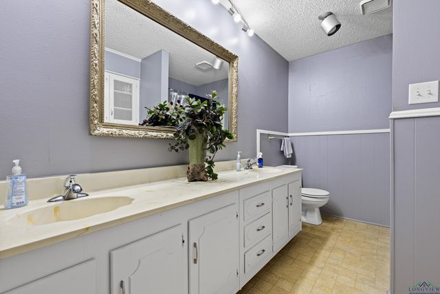 2905 Clendenen Ln, Longview, TX 75605