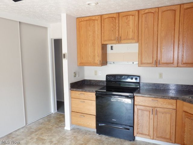 21801 Little Brook Way, Strongsville, OH 44149