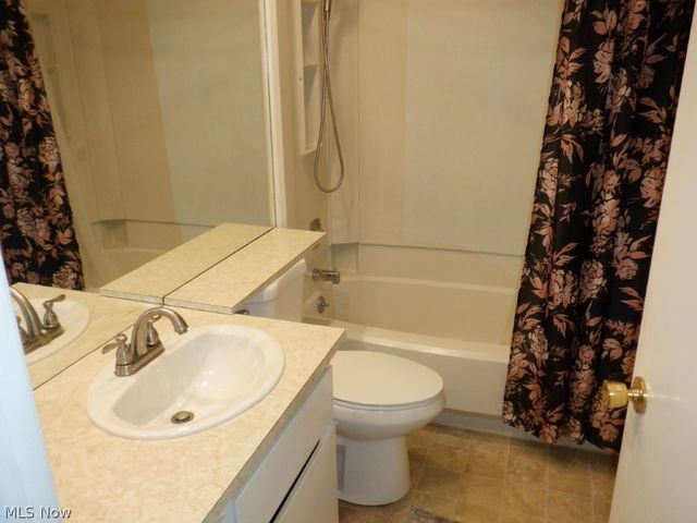 21801 Little Brook Way, Strongsville, OH 44149