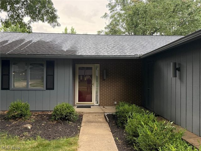 21801 Little Brook Way, Strongsville, OH 44149