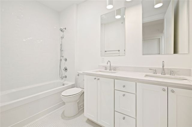 4621 S 47th Street, Rogers, AR 72758