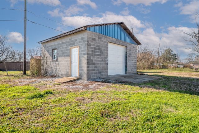 301 Simpson St, Lawrenceburg, TN 38464