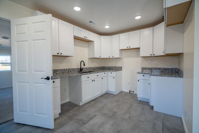 301 Simpson St, Lawrenceburg, TN 38464