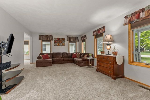 1079 GRASSY PLAINS DRIVE, Neenah, WI 54956