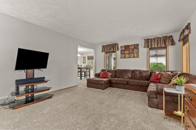 1079 GRASSY PLAINS DRIVE, Neenah, WI 54956