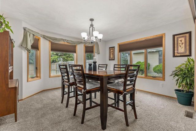 1079 GRASSY PLAINS DRIVE, Neenah, WI 54956
