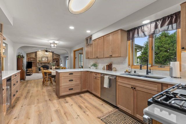 1079 GRASSY PLAINS DRIVE, Neenah, WI 54956
