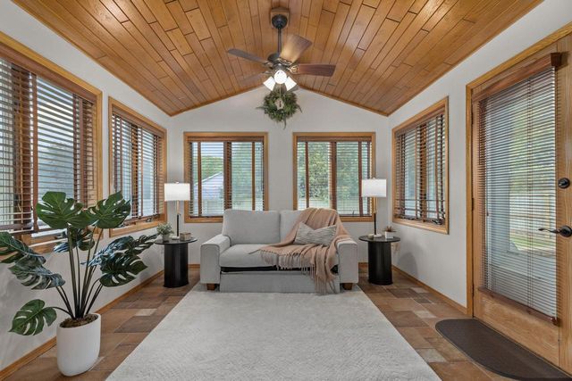 1079 GRASSY PLAINS DRIVE, Neenah, WI 54956