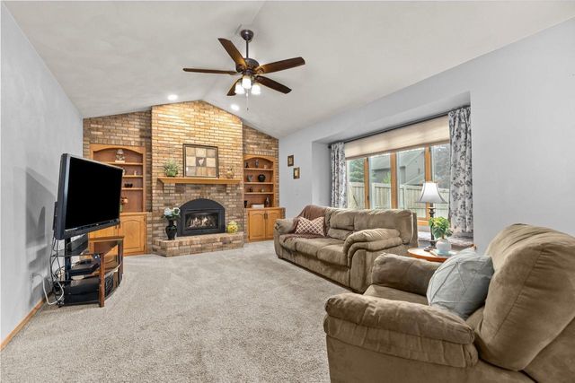 1079 GRASSY PLAINS DRIVE, Neenah, WI 54956