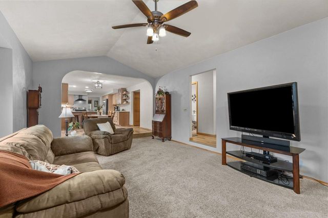 1079 GRASSY PLAINS DRIVE, Neenah, WI 54956