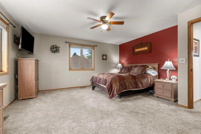 1079 GRASSY PLAINS DRIVE, Neenah, WI 54956