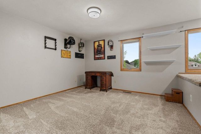 1079 GRASSY PLAINS DRIVE, Neenah, WI 54956