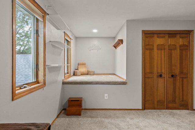 1079 GRASSY PLAINS DRIVE, Neenah, WI 54956